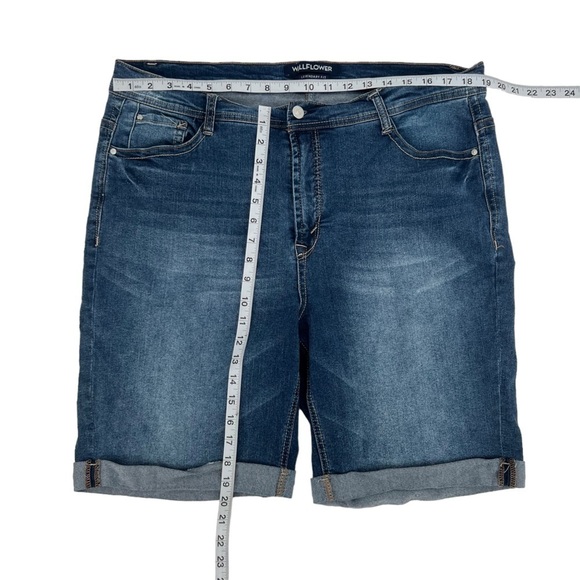 Wallflower Legendary Fit Cuffed Hem Bermuda Jean Shorts Size 20 Women’s - Picture 5 of 5